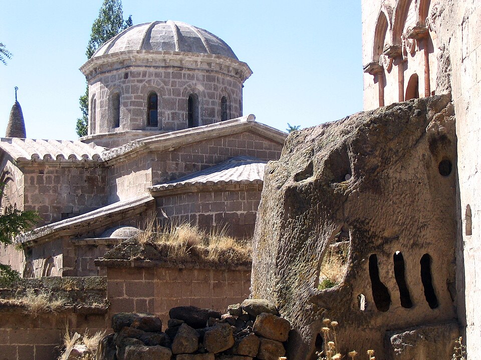 Güzelyurt Gezilecek Yerler: Gelveri, Manastır Vadisi ve Yüksek Kilise