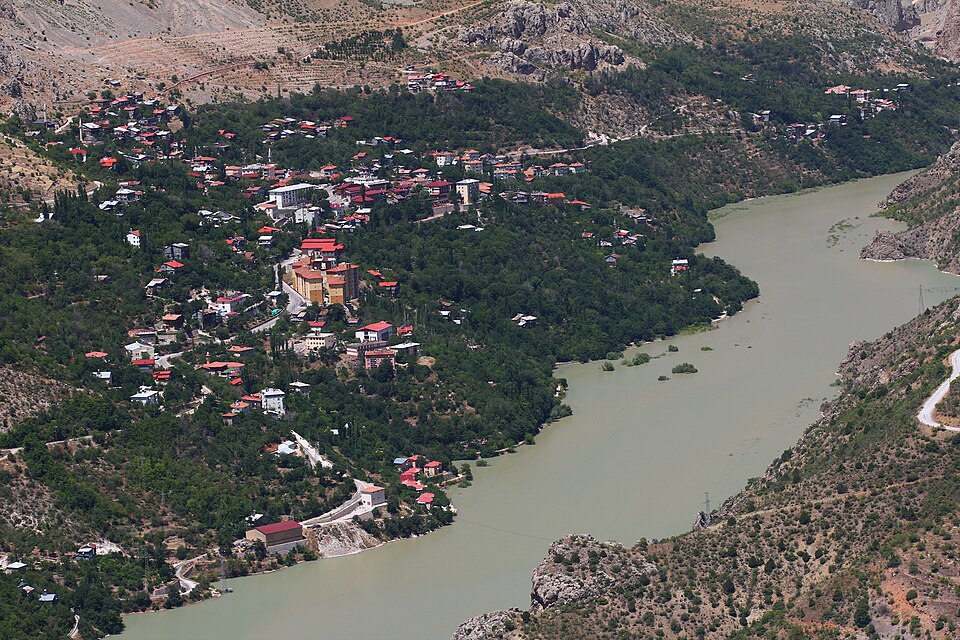 Kemaliye Gezilecek Yerler: Eğin Evleri, Karanlık Kanyon ve Gezi Planı